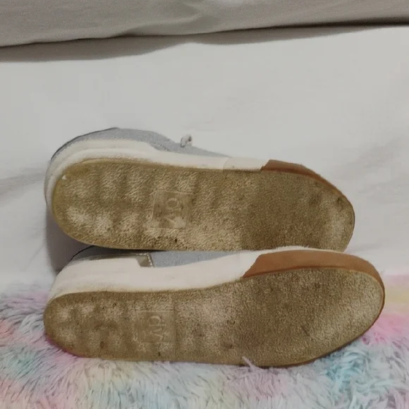 Dolce Vita White Silver & Denim Harryson Sneakers Sleek Low-Top Design #50 - Picture 11 of 11